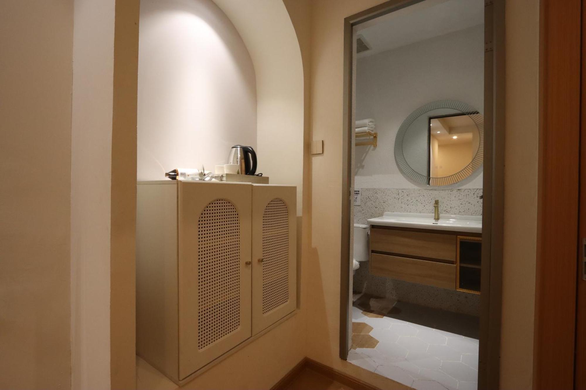 Casabella 102 Batam Penuin Homestay Nagoya